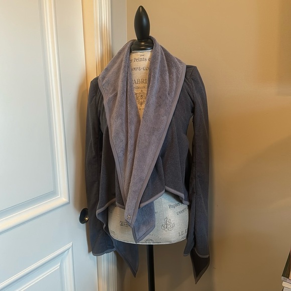lululemon Presence of Mind Wrap Fleece Jacket Sz 6 - Picture 1 of 7